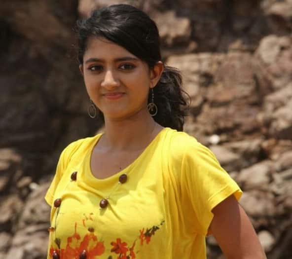 अभिनेत्री श्रेया शर्मा 