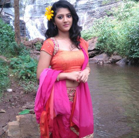 अभिनेत्री श्रेया शर्मा 