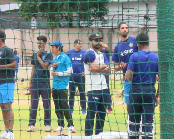 विराटच्या या सरावावर अजिंक्य रहाणेही लक्ष ठेवून होता. 