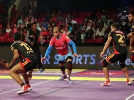 Pro Kabaddi League Jaipur Pink Panthers Tie 28 28 Against Bengaluru Bulls जसवीर सिंहची जबरदस्त झुंज, जयपूर-बंगळुरु सामना टाय