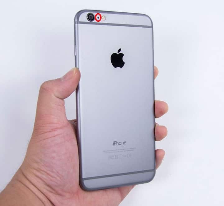 तर आयफोनमध्ये देण्यात आलेलं हे छिद्र नॉईस कॅन्सलेशनसाठी आहे. 