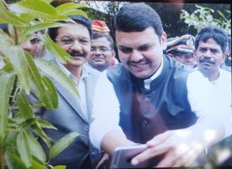 यानिमीत्ताने सेल्फी विथ ट्री अभियान राबवलं जात आहे. मुख्यमंत्री देवेंद्र फडणवीस यांनी वृक्षारोपण करुन रोपासोबत सेल्फी घेतला