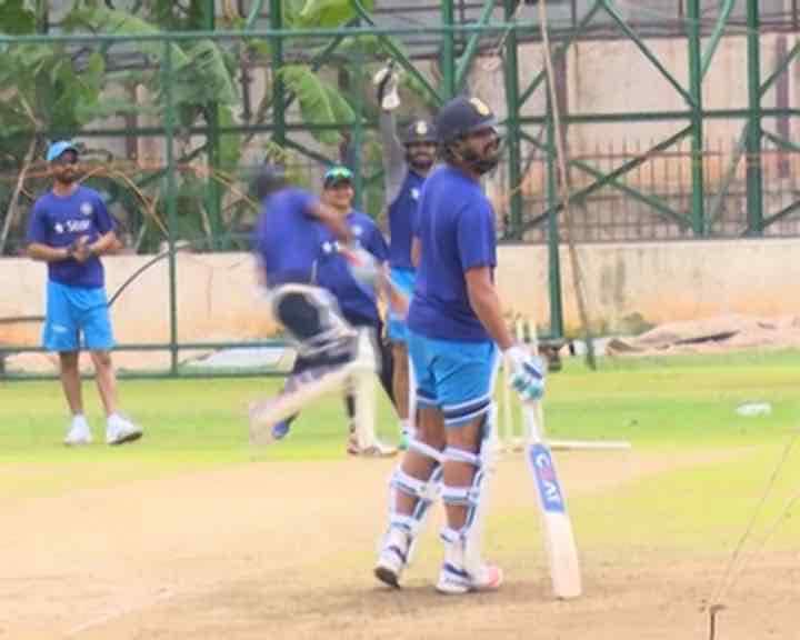 विराट सराव सत्रात यष्टीरक्षक म्हणून का उभा राहिला असावा, असा प्रश्न सर्वांना पडला आहे.