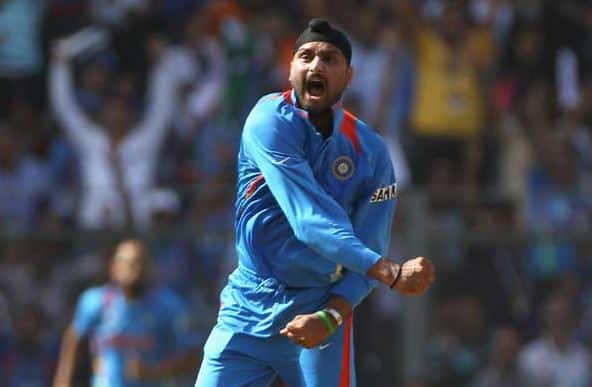 वन डेमध्ये देखील अशीच स्थिती आहे. हरभजनला 2011 नंतर वन डे सामना खेळण्याची संधी मिळाली नव्हती. त्यानंतर हरभजनने गेल्या वर्षी दक्षिण आफ्रिकेविरुद्ध शेवटचा सामना खेळला आहे.