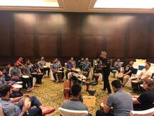 वाजवा रे वाजवा... टीम इंडियाचं खास म्युझिक सेशन!