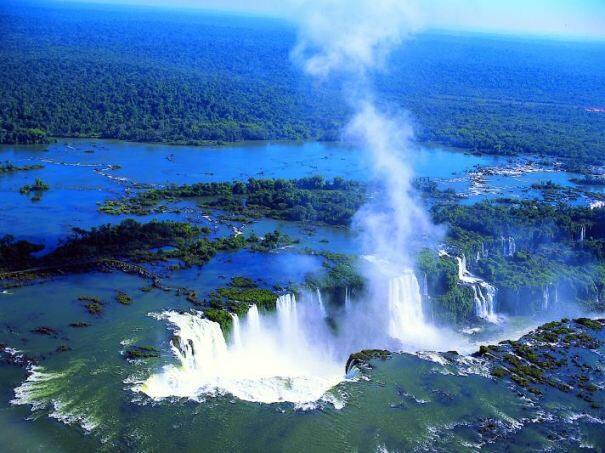 पॅराग्वे: पॅराग्वेचं चलन ग्वारानी आहे. 1 ग्वारानीची किंमत ही 0.014 आहे. म्हणजेच 1 रुपयात तुम्हाला 74.26 ग्वारानी मिळतील. एका सर्व्हेनुसार, पॅराग्वे हा जगातील सर्वात स्वस्त देश आहे. जिथे खाणं-पिणं, राहणं फारच स्वस्त आहे. 