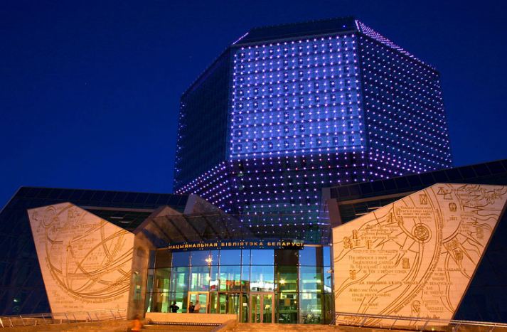 बेलारुस: रुबल हे बेलारुसचं चलन आहे. तुमचा 1 रुपया म्हणजे 216 बेलारुस आहे. सुंदर म्युझियम, शानदार कॅफे असं बरंच काही या देशात तुम्हाला पाहायला मिळू शकतं. जर तुम्ही पूर्व युरोपातील कोणत्या सुंदर देश कमी पैशात पाहायचा असेल तर बेलारुस हा चांगला पर्याय आहे.