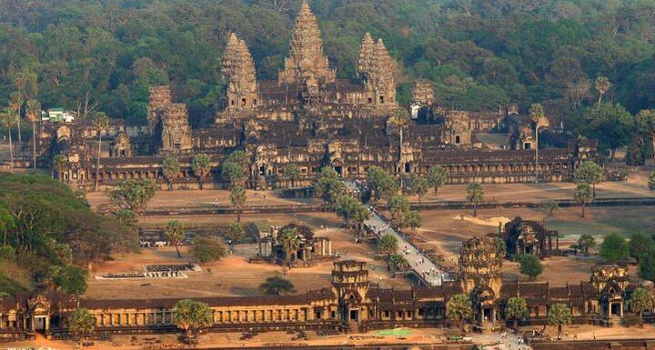 कंबोडिया: रियाल हे इथलं चलन आहे. 1 रुपया म्हणजे 63.93 रियाल होय. इथं राहणं, खाणं फारच स्वस्त आहे. कंबोडियातील अंकोरवाटचं मंदिर हे जगातील सर्वात मोठं मंदिर परिसर सर्वात मोठं धार्मिक स्थळ आहे.