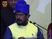 पहले नाम बोलिये...नाव विसरलेल्या आठवलेंना राष्ट्रपतींची सूचना 