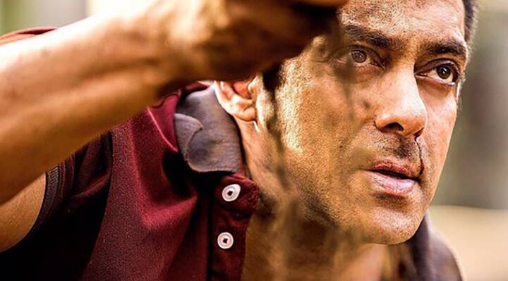 वास्तविक, स्पोर्टस आणि बॉलीवूड हे समीकरण बॉक्स ऑफिसवर फारसे यशस्वी झाले नाही. आजपर्यंच्या बॉक्स ऑफिसच्या रेकॉर्डनुसार, फरहान अख्तरचा बायोपिक 'भाग मिल्खा भाग' हा सर्वाधिक यशस्वी चित्रपट राहिला आहे. पण सलमानचा सुल्तान ६ जुलै रोजी फरहान अख्तरच्या या चित्रपटाला मागे टाकेल अशी कमाई करु शकतो. या चित्रपटात सलमान एका कुस्तीपटूच्या भूमिकेत पाहायला मिळणार आहे.