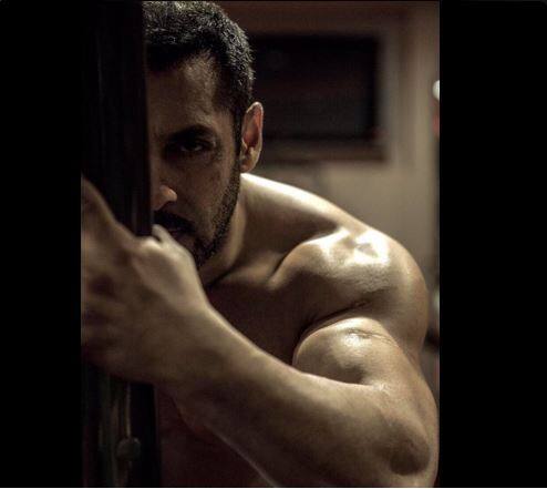 सुल्तान चित्रपटामुळे आणखीन एक विक्रम सलमानच्या नावावर नोंदवला जाऊ शकतो. सलमानच्या १०० कोटी क्लबमध्ये सहभागी चित्रपटातील त्याचा हा दहावा चित्रपट असेल. आजपर्यंत कोणत्याही बॉलीवूड स्टारच्या नावावर असा विक्रम नोंद नाही.