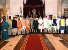 मोदींच्या मंत्रिमंडळात मोठे फेरबदल, कोणाला कोणतं मंत्रालय