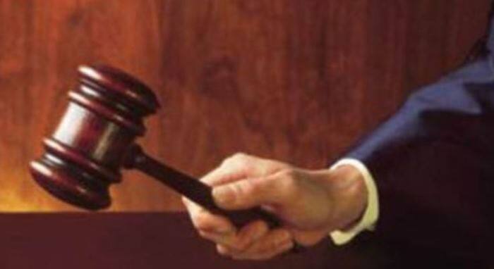 ग्राहक न्यायालयात य़ाचिका दाखल करण्याची फी वेगवेगळी आहे. 1 लाख रुपयापर्यंतच्या याचिकेसाठी 100 रुपये, एक ते पाच लाख रुपयापर्यंतच्या याचिकेसाठी 200 रुपये, दहा लाख रुपयापर्यतसाठी 400 रुपये, 20 लाखापर्यंत 500 रुपये, 50 लाखापर्यंत 2000रुपये आणि एक कोटी रुपयापर्यंतच्या याचिकेसाठी 4000 रुपये भरावे लागतात