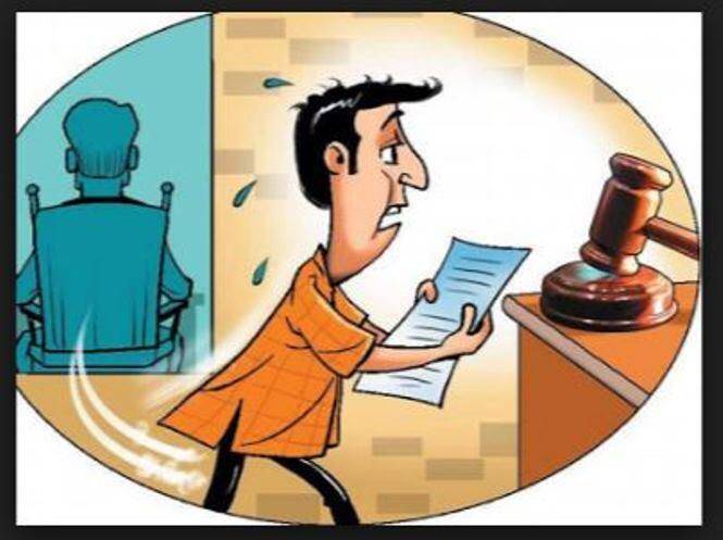 ग्राहक न्यायालयात फसवणूक झालेली व्यक्ती, कुटुंबीय, नागरिकांचा समूह, मृत व्यक्तीचा वारस, राज्य अथवा केंद्र सरकार असे कोणीही याचिका दाखल करून दाद मागू शकता.