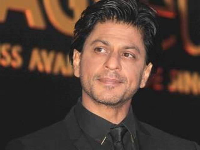 किंग खान एकूण 79 लोकांना फॉलो करतो.