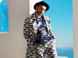 Ranveer Singh Singing Song In Switzerland रणवीरचं गाणं ऐकून सारे पर्यटक हसू लागले..