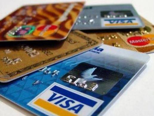 जेव्हा तुम्ही क्रेडिट कार्ड सरेंडर किंवा रिन्यू करता त्यावेळीस मिळालेले रिवॉर्ड पॉइंट बाद होतात. त्यामुळे कार्ड रिन्यू करताना हे लक्षात ठेवले पाहिजे. पण वेळेपूर्वीच क्रेडिट कार्डला रिडीम करा, नाहीतर क्रेडिट कार्डचे पॉइंट वाया जातील.