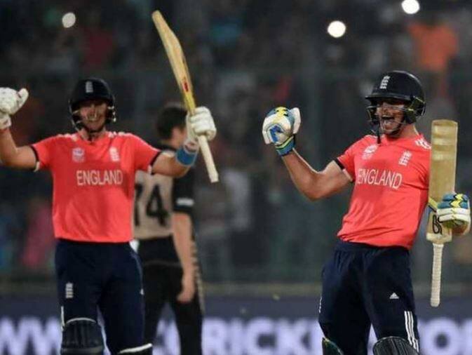 इंग्लंडच्या बटलरला आपल्या 49व्या सामन्यात पहिल्यांदाच सलामीला फलंदाजी करायला मिळाली. ही संधी मिळताच बटलरनंही सर्वात मोठा विक्रम रचला. 