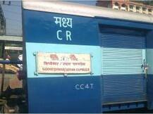 सीएसटीला उद्यान एक्स्प्रेसचा डबा घसरला, मध्य रेल्वे खोळंबली