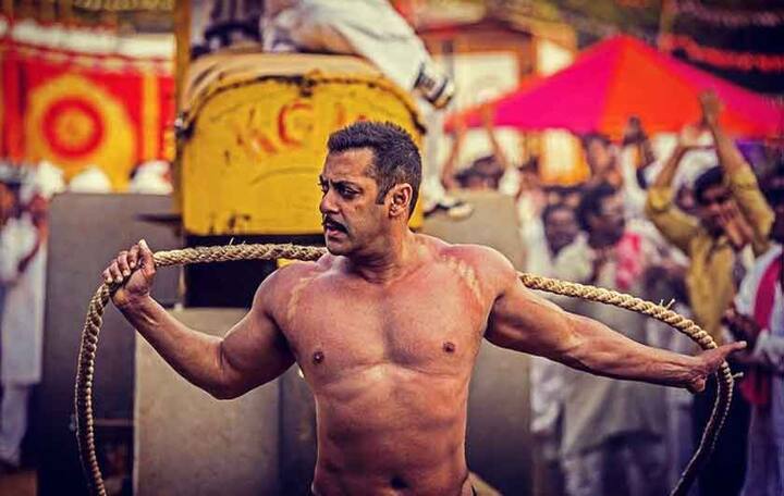 7) सुलतान सिनेमासाठी 90 कोटींचा खर्च आला आहे. हा सिनेमा किमान चार आठवडे बॉक्स ऑफिसवर धुमाकूळ घालेल असा विश्वास निर्मात्यांना आहे. 