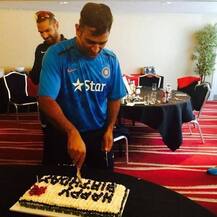 बर्थ डे बॉय कॅप्टन कूल धोनीवर शुभेच्छांचा वर्षाव