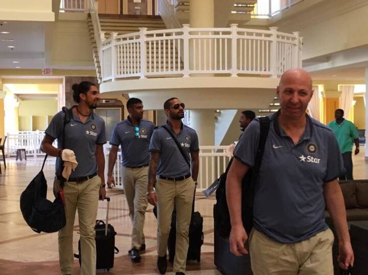 चार कसोटी सामने खेळण्यासाठी टीम इंडिया दाखल 