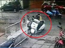 पुण्यात दुचाकीच्या डिकीतून 60 हजार लंपास, लहानगे ताब्यात