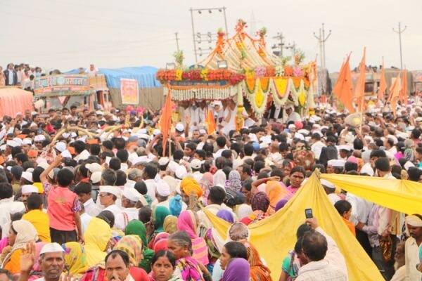 माऊलीची पालखी पंढरीच्या दिशेनं मार्गस्थ (फोटो सौजन्य: ओमकार आपटे / देवव्रत पुरकर / सौरभ मिरजे)