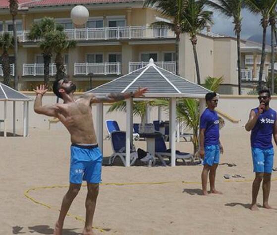 मालिका सुरु होण्यापूर्वी टीम इंडियाचे खेळाडू वेस्टइंडिजच्या सुंदर समुद्रकिनारी व्हॉलिबॉल खेळताना