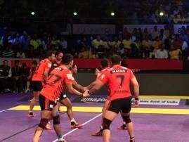 Mumbai Or Pune Who Entered In Pro Kabaddi Semi Final मुंबई की पुणे... प्रो कबड्डीच्या उपांत्य फेरीत कोण मारणार धडक?