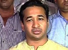 नितेश राणेंकडून मुंबईतील खड्ड्यांचे फोटो प्रदर्शन; मुख्यमंत्री, उद्धव ठाकरेंना निमंत्रण