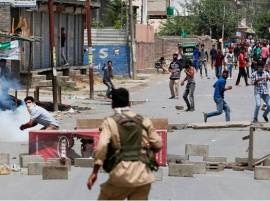 Kashmir Violence Toll Reaches 13 बुरहानच्या खात्म्यानंतर काश्मीरमध्ये हिंसाचार, 13 जणांचा मृत्यू