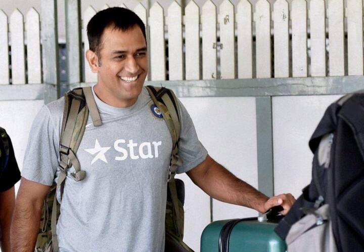 ''कसोटी क्रिकेटमधून निवृत्ती घेण्याच्या धोनीच्या निर्णयाचा आदर आहे. धोनीचं भारतीय क्रिकेटसाठीचं योगदान शब्दात सांगता न येणारं आहे.''