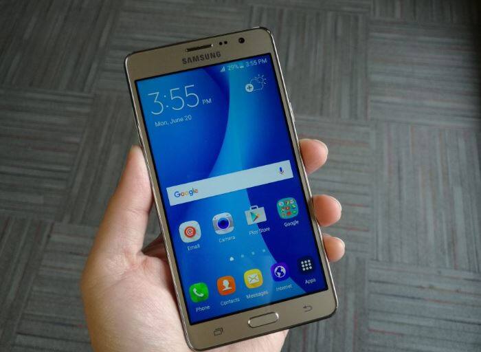 On7 प्रो स्मार्टफोनमध्ये 13 मेगापिक्सल रिअर कॅमेरा असून 5 मेगापिक्सल फ्रंट कॅमेरा आहे. या स्मार्टफोनची किंमत 11,190 रु. आहे. 