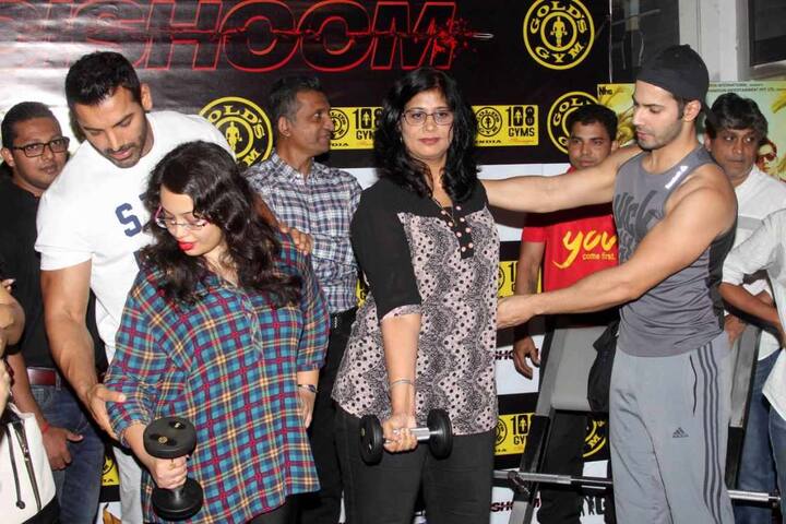 या सिनेमाच्या निमित्तानं बऱ्याच दिवसांनी अक्षय खन्नाही दिसणार आहे. 