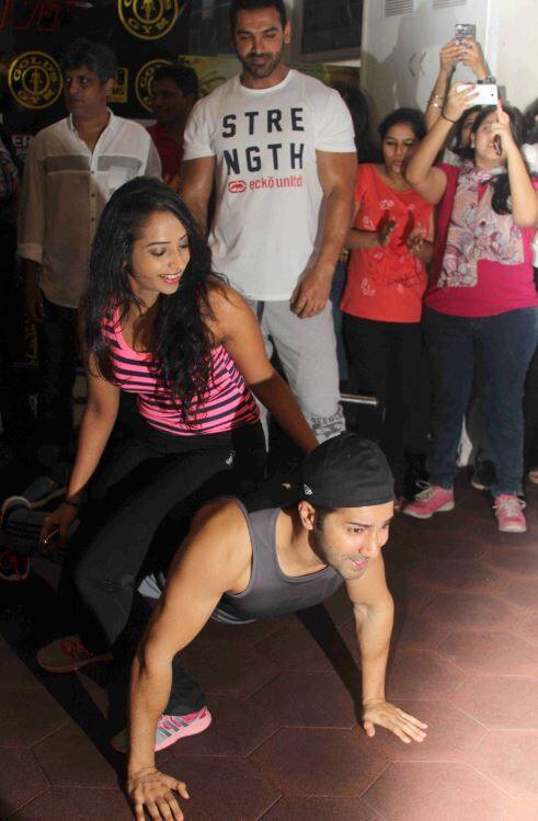 या सिनेमाचं सध्या जोरदार प्रमोशन सुरु आहे. 