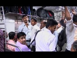 Mumbai Local Heraferi Thieves Steals Bag And Exchanges सावधान! मुंबई लोकलमध्ये बॅगांची हेराफेरी करणारी टोळी