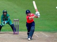 ही महिला क्रिकेटरही हेलिकॉप्टर शॉटमध्ये पारंगत