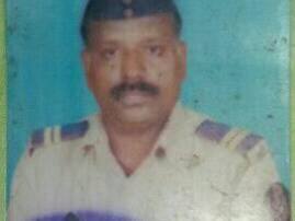 जखमी प्रवाशाला वाचवताना पोलिसाचा लोकलच्या धडकेत मृत्यू Grp Police Died While Saving Injured Commuter In Local Train जखमी प्रवाशाला वाचवताना पोलिसाचा लोकलच्या धडकेत मृत्यू