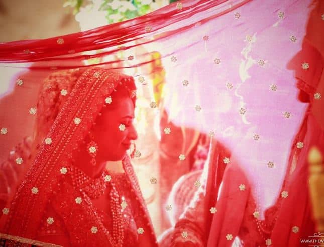 अभिनेत्री दिव्यांका आणि तिचा पती विवेक 