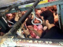 Railway Issue Notice To Actor Anil Kapoor लोकलमधील स्टंटबाजी महागात, अनिल कपूरला नोटीस