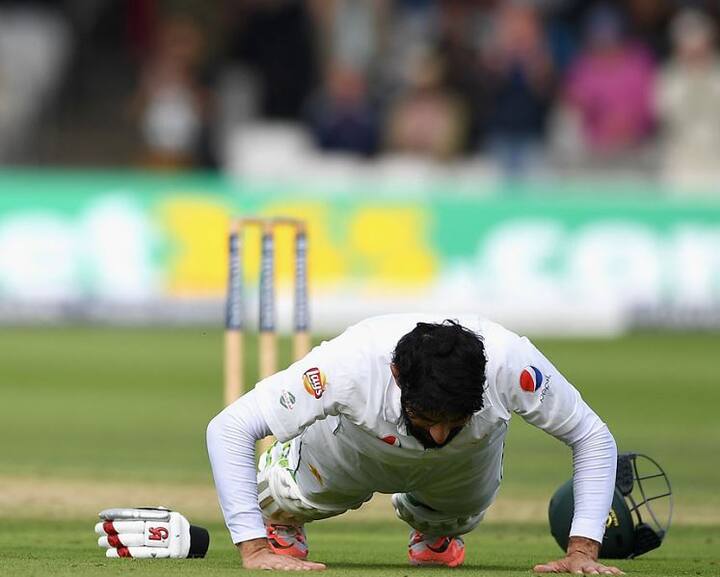 मिसबाहने शतक केल्यानंतर मैदानावर 10 पुशअप्स करत टीकाकारांना सडेतोड उत्तर दिलं. आपल्यात अजूनही क्रिकेट खेळण्याची क्षमता असल्याचं त्याने दाखवून दिलं. आर्मी कॅम्पमध्ये प्रशिक्षणादरम्यान दिलेल्या वचनानुसार, 10 पुशअप्स केल्याचं मिसबाहने सांगितलं.