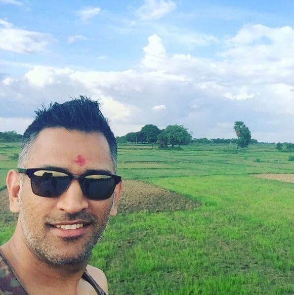 धोनी आपली मुलगी झिवासोबतचे अनेक फोटो शेअर करत असतो. 