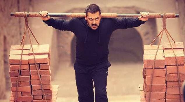 चार दिवसांच्या कमाईतही सुलतानने नवा रेकॉर्ड बनवला आहे. सुलतानने चार दिवसांत १४२ कोटी रुपये कमाई केली. यापूर्वी हा रेकॉर्ड आमीर खानच्या धूम ३ने केला होता. या चित्रपटाने १२८ कोटीची कमाई केली होती. 