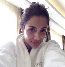 बॉलिवूड अभिनेत्रींचे मेकअपविना सेल्फी!