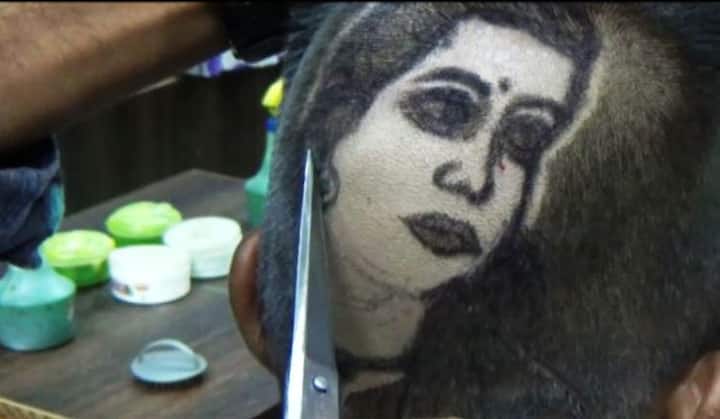  संतोषन यापूर्वी अनेक चित्रं शौकिनांच्या डोक्यावर रेखाटली आहेत.