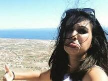 पाकिस्तानची 'क्वीन', पतीशिवाय हुमा एकटीच हनिमूनला