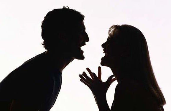 UP : Women's nose bitten off by her husband निर्दयी पतीने किरकोळ कारणावरुन पत्नीचं नाक चावलं