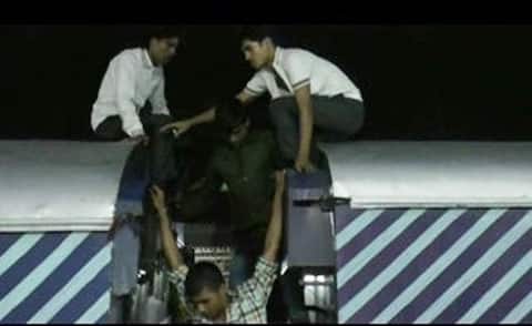 अंगावर शहारे आणणारा रेल्वेचा प्रवास अंगावर शहारे आणणारा रेल्वेचा प्रवास