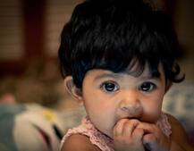 तुमच्या बाळाला हे करताना त्याला रागवू नका!